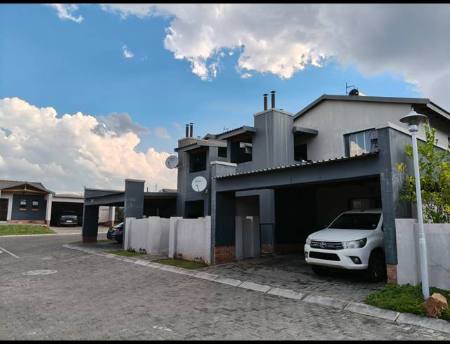 2 BEDROOM APARTMENT FOR SALE IN WATERKLOOF AH
